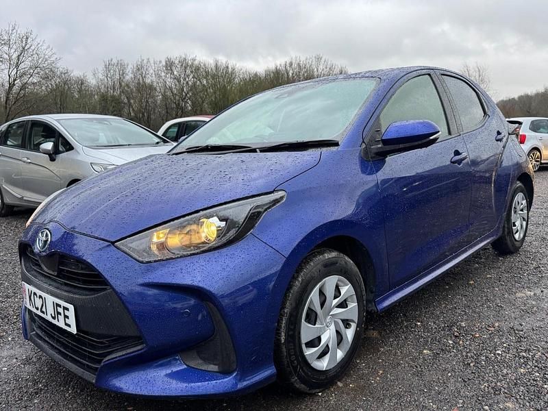 Used Toyota Yaris Hybrid Design 116 HP (85 kW) 2025 Blue Hatchback