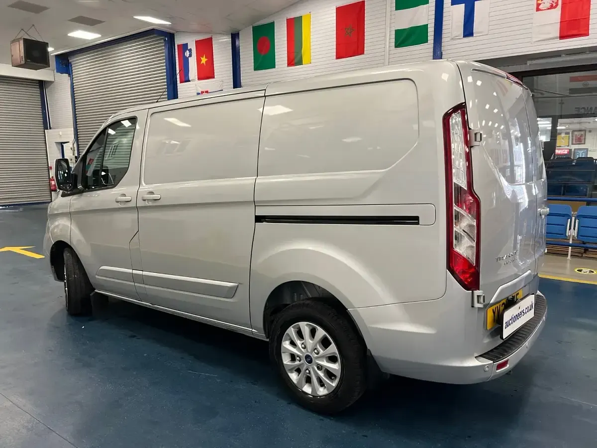 Used Ford Transit Custom Limited 130 HP (95 kW) 2021 Silver Van