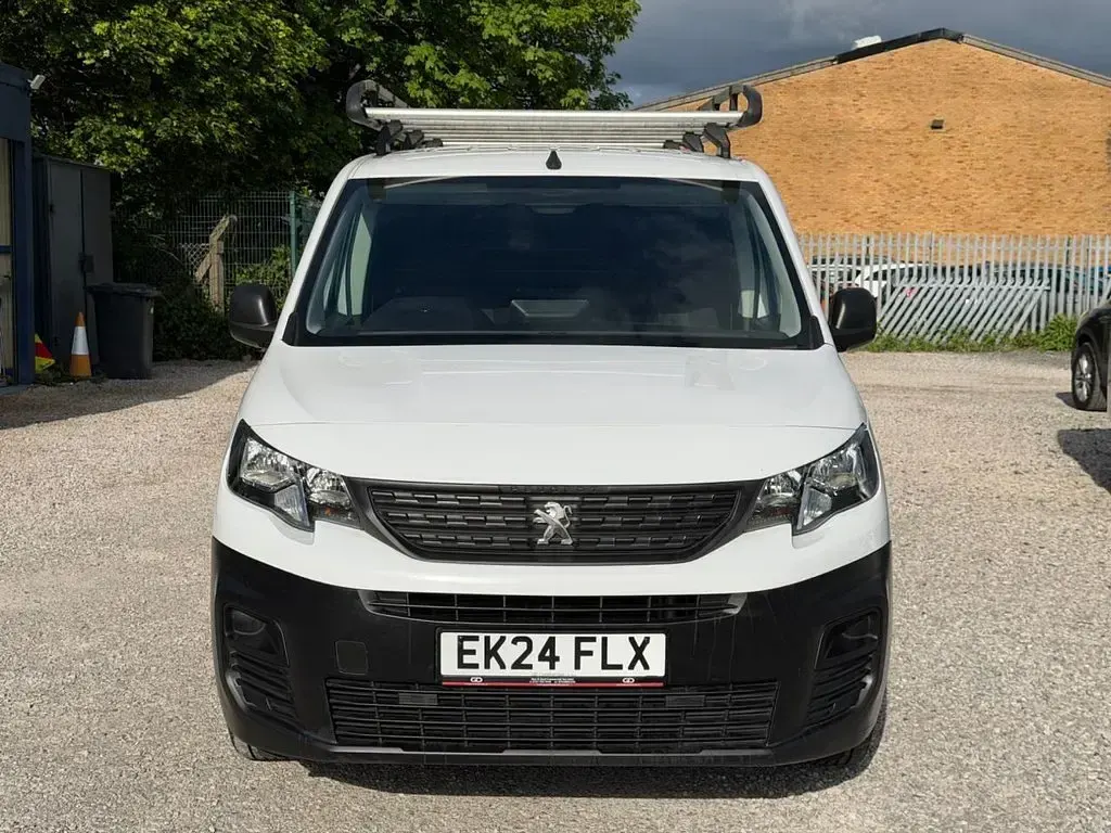 Used Peugeot Partner Premium 131 HP (96 kW) 2024 White MPV