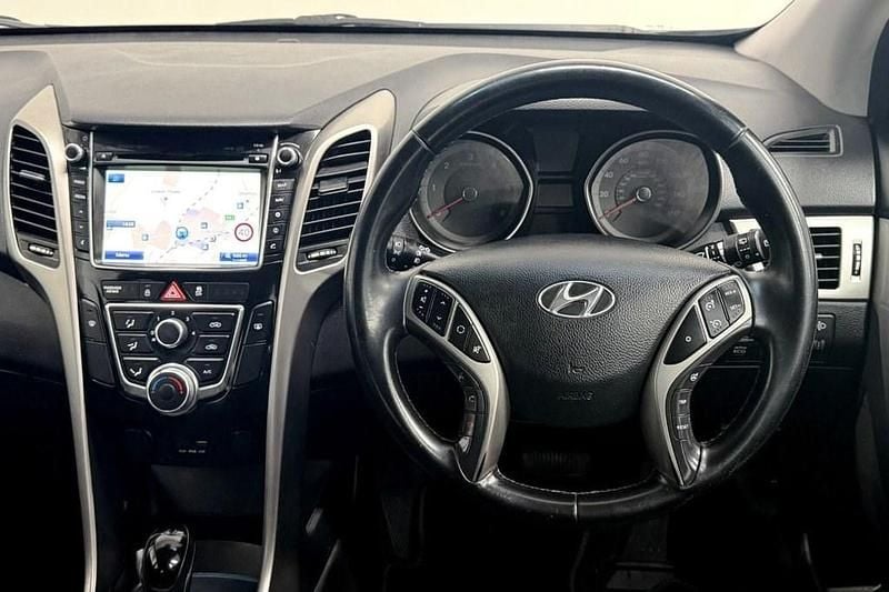 Used Hyundai i30 SE 110 HP (80 kW) 2015 Black Hatchback