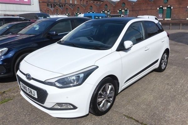 White Used 2016 Hyundai i20 Premium SE Hatchback | £7,990 (Fair price) - Image 1/1