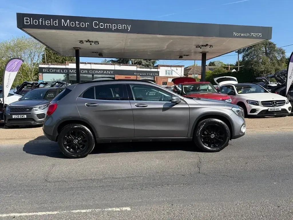 Usado Mercedes GLA200 Executive 136 HP (100 kW) 2017 Cinzento SUV