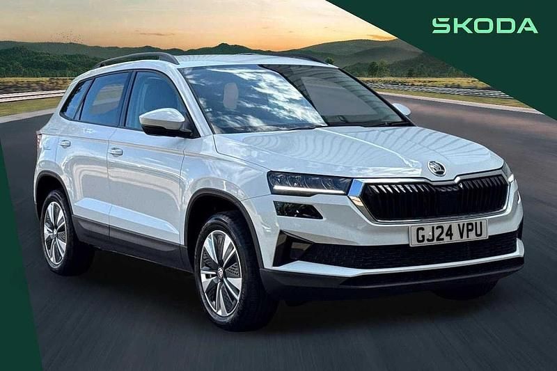 White Used 2024 Skoda Karoq SE Drive SUV | £22,995 (Good price) - Image 1/4