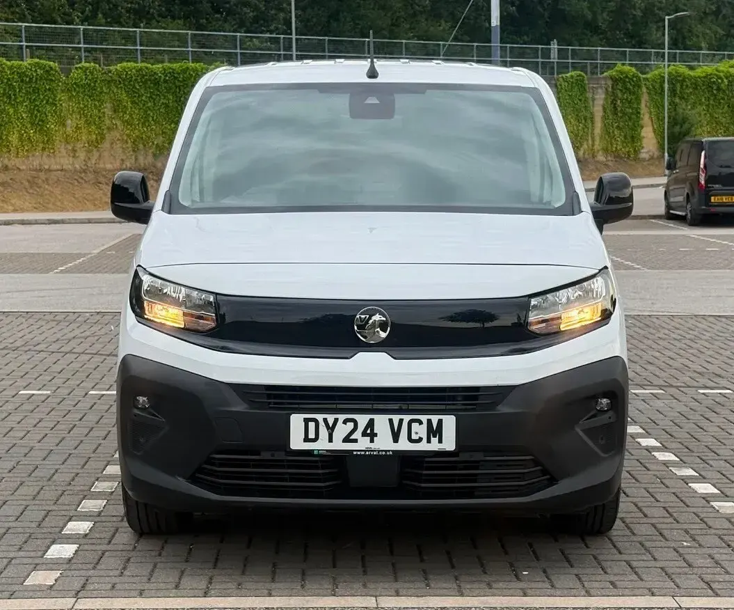Used Vauxhall Combo 100 HP (73 kW) 2024 White MPV