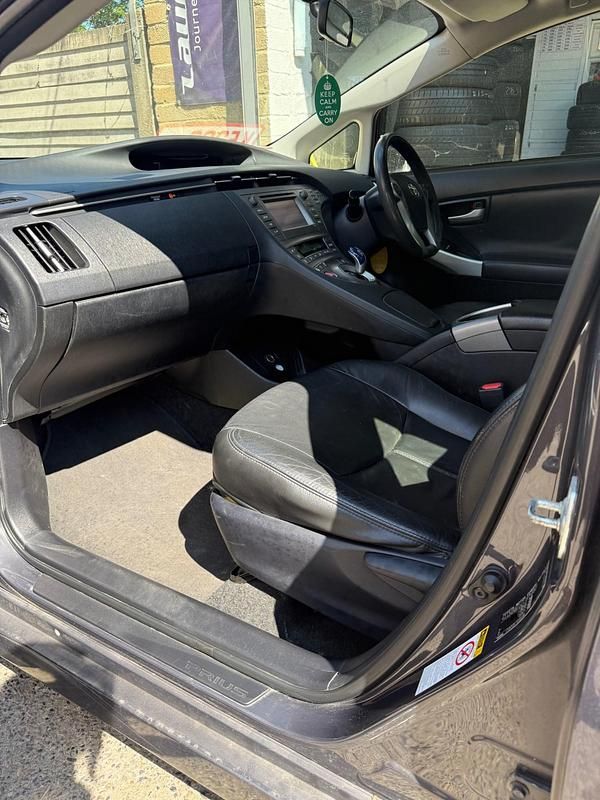 Used Toyota Prius T3 2015 Grey Hatchback