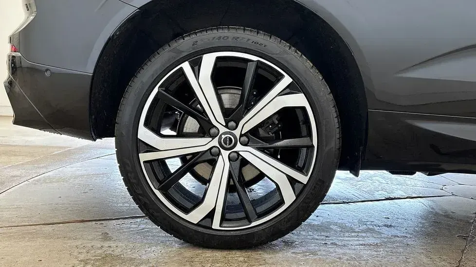 Used Volvo XC60 Ultra 250 HP (183 kW) 2025 Black SUV