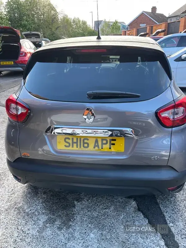 Second-hand Renault Captur Dynamique 90 CP (66 kW) 2016 Gri SUV