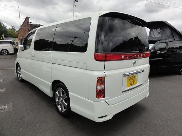Used Nissan Elgrand 2009 White MPV