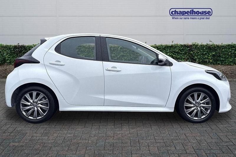 Used Toyota Yaris Hybrid 2023 White Hatchback