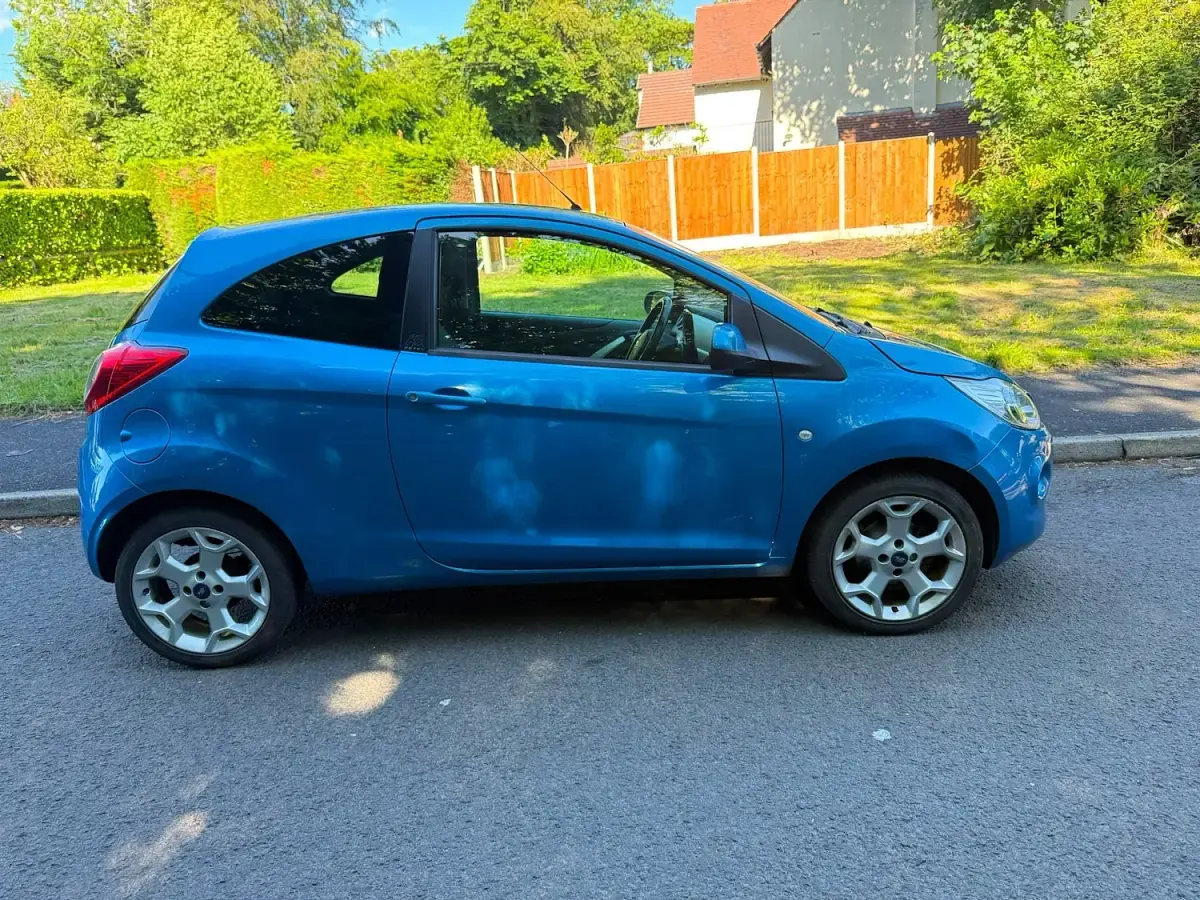 Used Ford Ka Zetec 69 HP (50 kW) 2015 Blue Hatchback