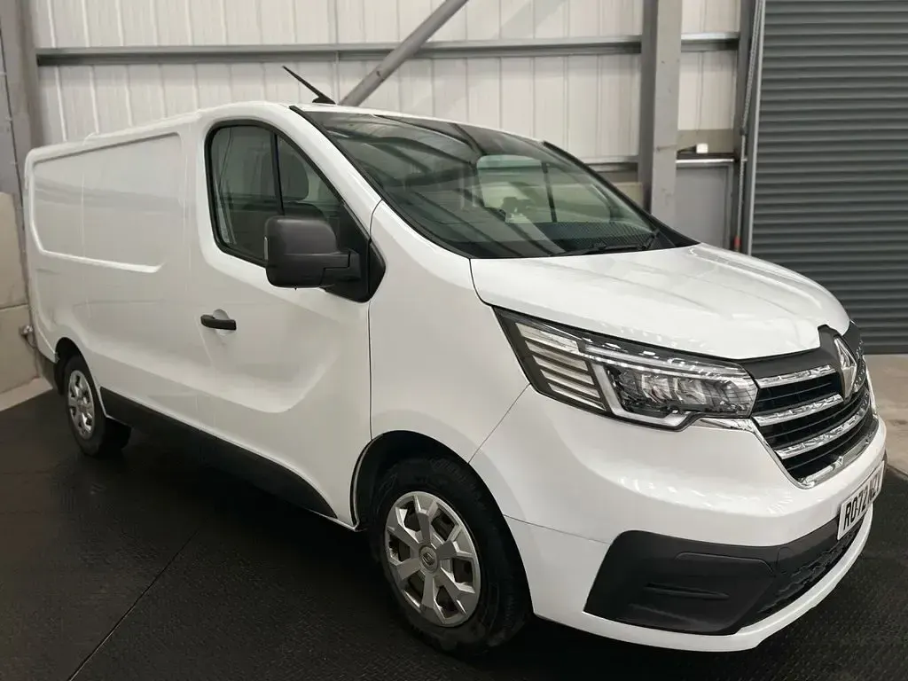 Used Renault Trafic Business 130 HP (95 kW) 2022 White MPV