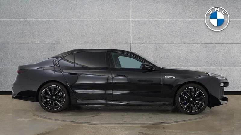 New BMW M760e Comfort Edition 563 HP (414 kW) 2025 Black Sedan