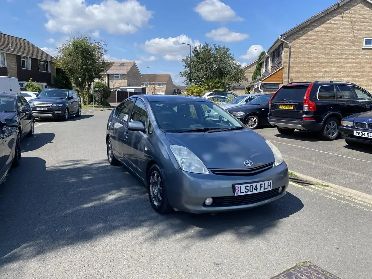 Used Toyota Prius 76 HP (55 kW) 2004 Green Hatchback