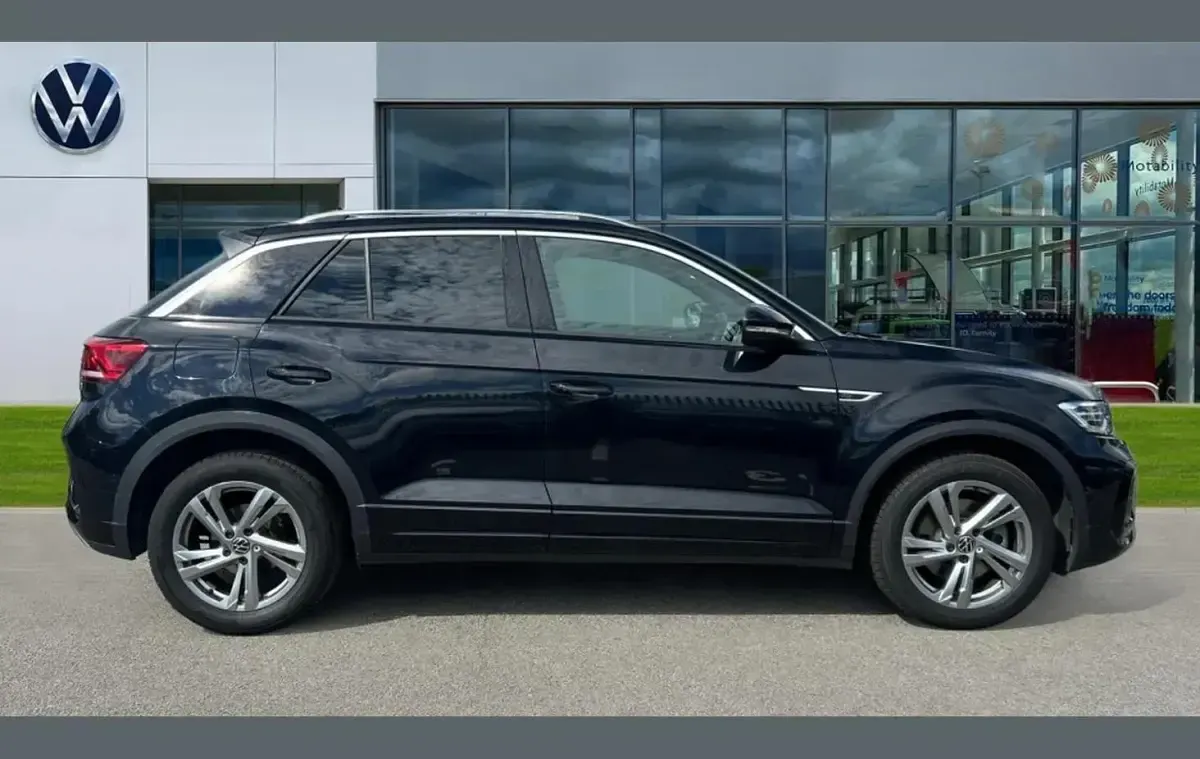 Used VW T-Roc R-line 150 HP (110 kW) 2025 Deep black pearlescent SUV