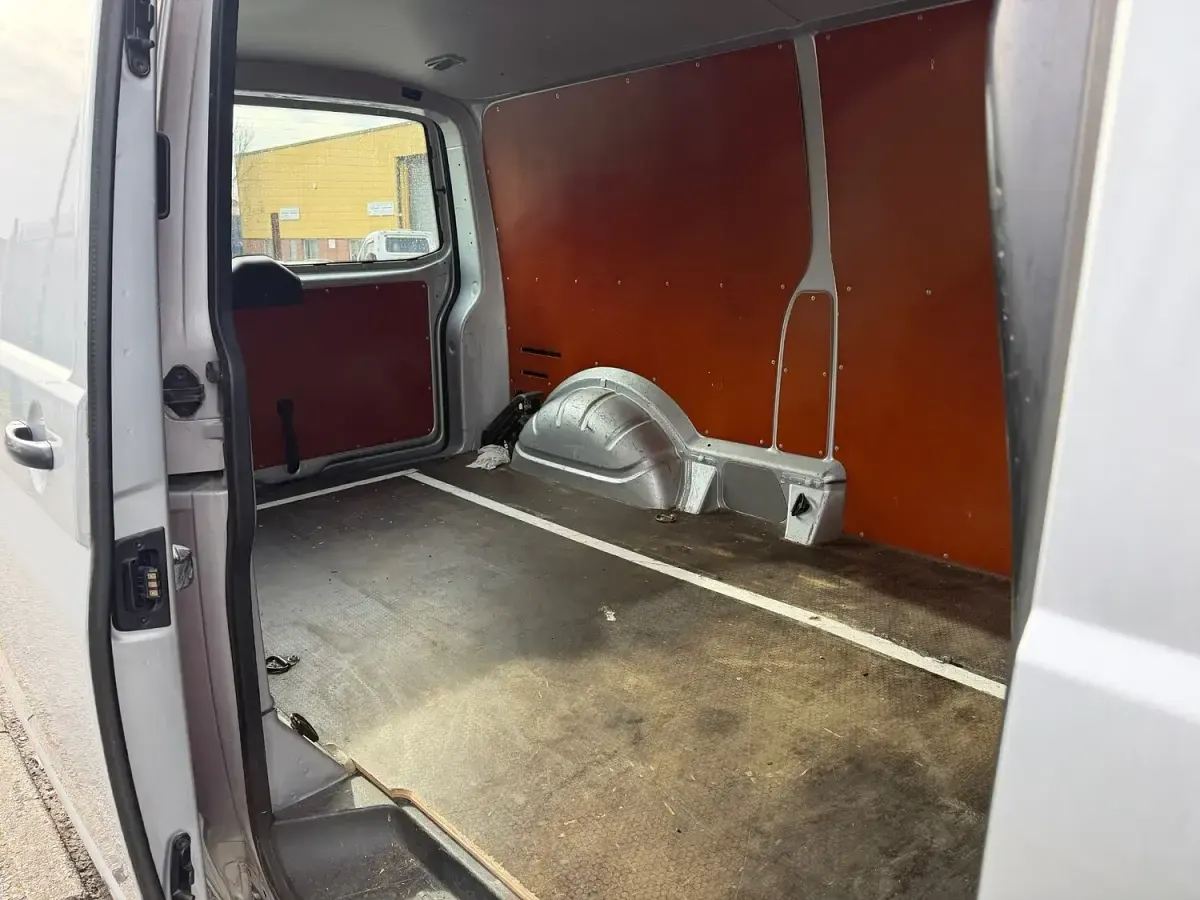 Used VW T5 Trendline 102 HP (75 kW) 2014 Silver Van