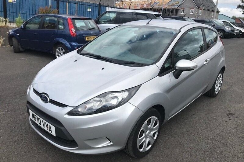 Silver metallic Used 2010 Ford Fiesta Hatchback | £2,295 (Good price) - Image 1/1