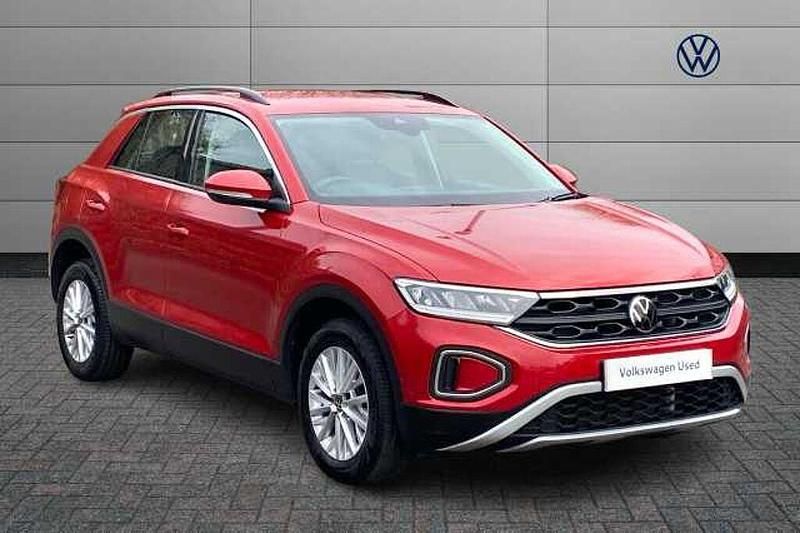 Used VW T-Roc Life 110 HP (80 kW) 2023 Red SUV
