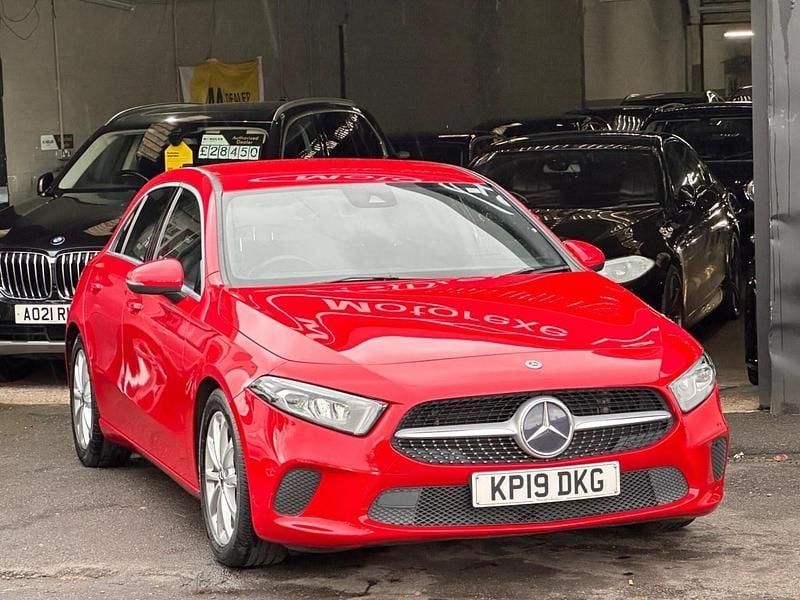 Used Mercedes A180 136 HP (100 kW) 2019 Red Hatchback