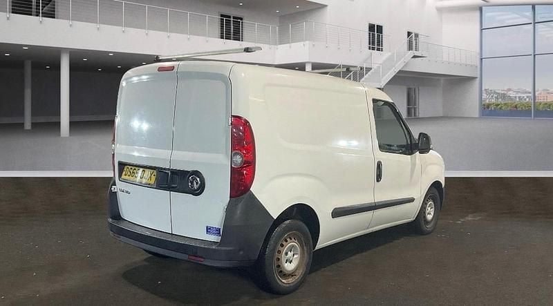 Used Vauxhall Combo 89 HP (65 kW) 2015 White Van