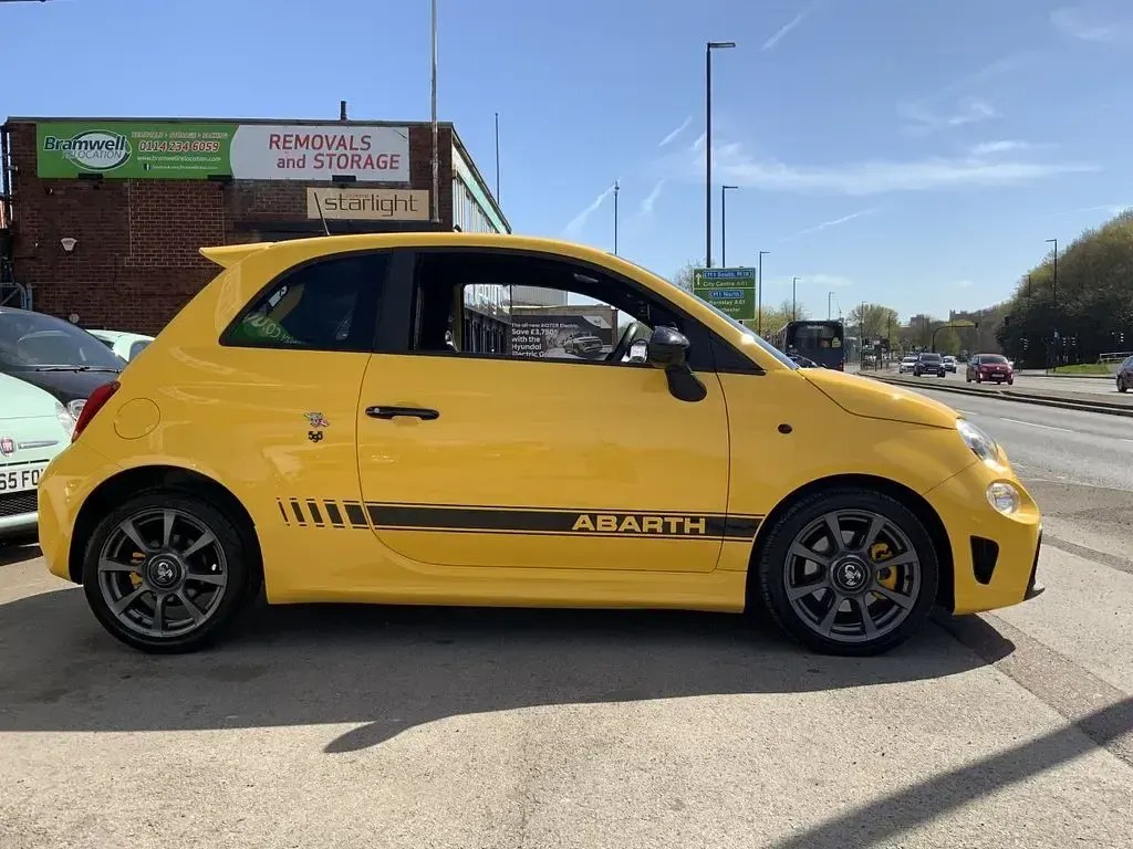 Used Abarth 595 145 HP (106 kW) 2018 Yellow Hatchback