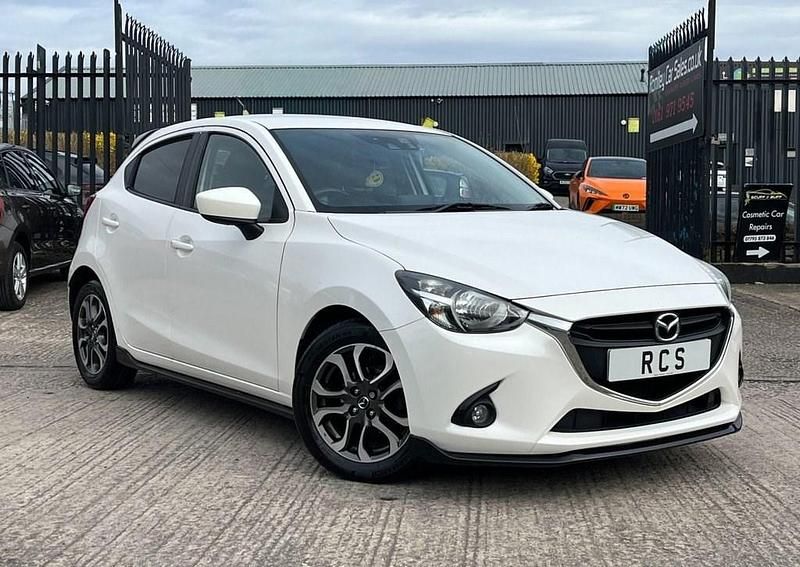 Used Mazda 2 Inclusive 90 HP (66 kW) 2015 White Hatchback