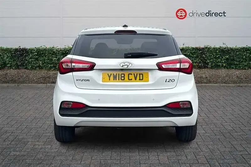 Used Hyundai i20 Premium 84 HP (61 kW) 2018 White Hatchback