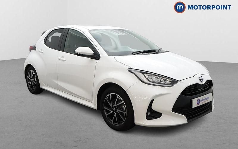 Used 2025 Toyota Yaris Hybrid Design Hatchback | £17,499 (Super price) - Image 1/4
