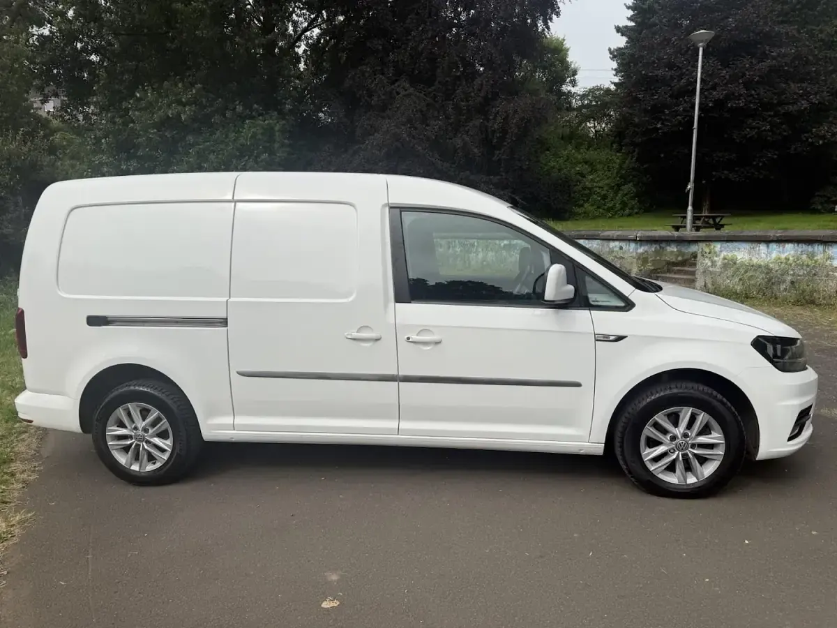 Used VW Caddy Maxi Highline 102 HP (75 kW) 2018 White MPV