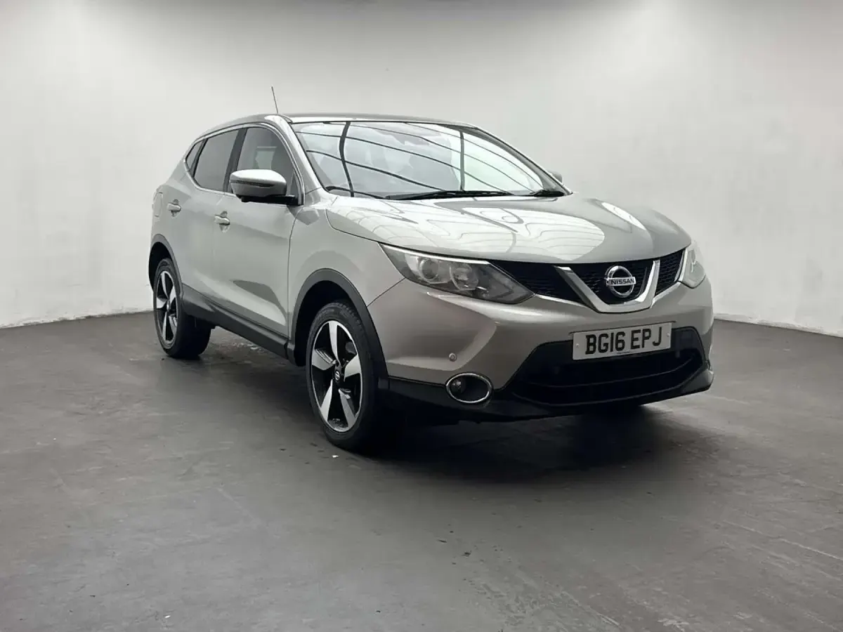 Used Nissan Qashqai N-Connecta 108 HP (79 kW) 2016 Silver SUV