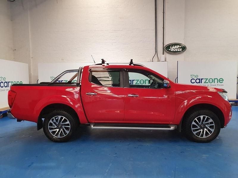 Used Nissan Navara Tekna 2016 Red Pickup