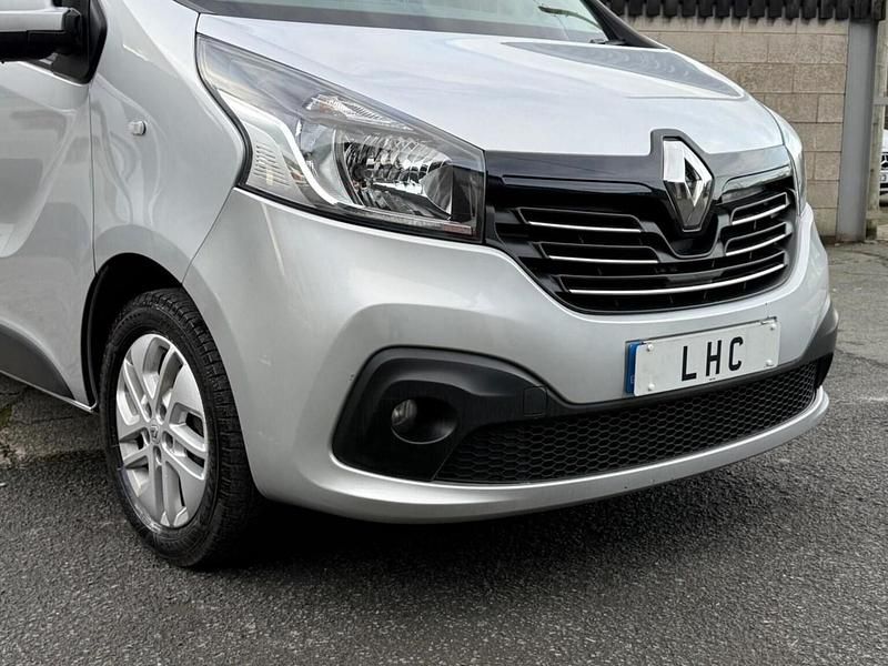Used Renault Trafic 2016 Silver MPV