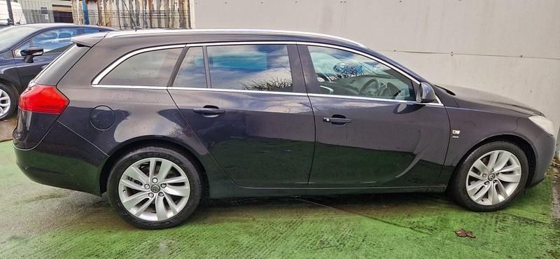 Used Vauxhall Insignia SRi 160 HP (117 kW) 2012 Black Estate
