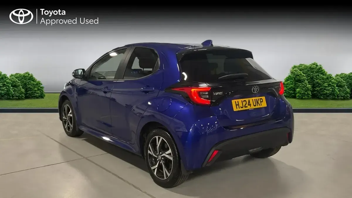 Used Toyota Yaris Design 116 HP (85 kW) 2024 Blue Hatchback