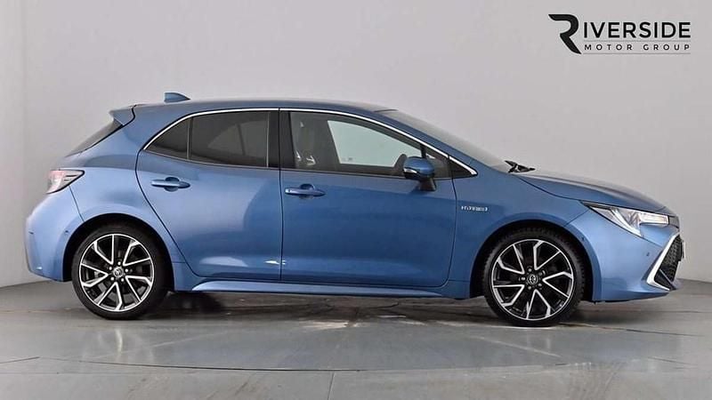 Used Toyota Corolla 122 HP (89 kW) 2020 Blue Hatchback