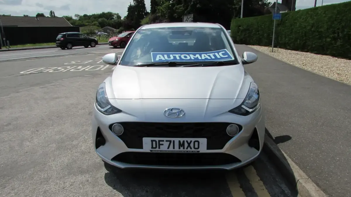Używany Hyundai i10 SE 84 KM (61 kW) 2022 Srebrny Hatchback