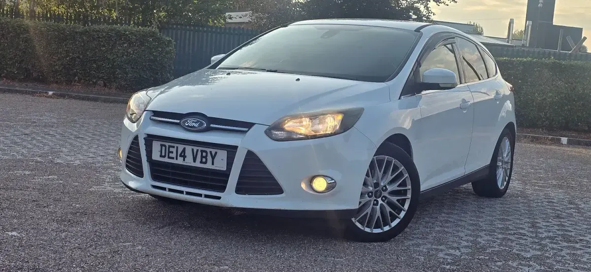 Used Ford Focus Zetec 113 HP (83 kW) 2014 White Hatchback