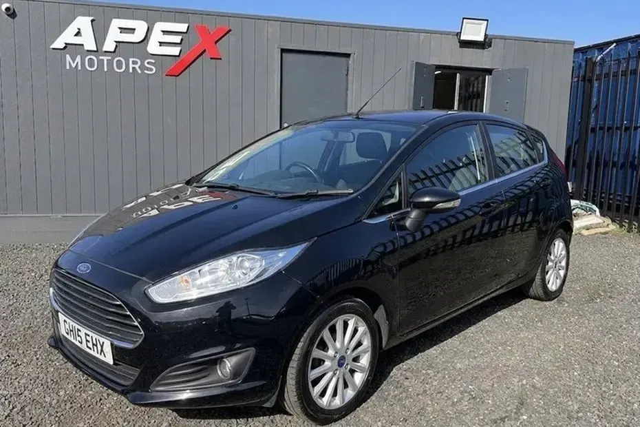 Used Ford Fiesta Titanium 100 HP (73 kW) 2015 Black Hatchback