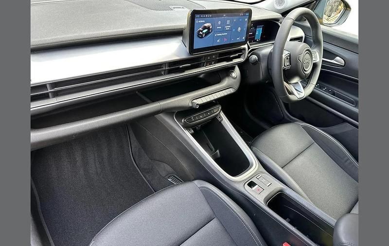 Used Jeep Avenger EV Summit 114 kW (156 HP) 2025 Yellow SUV