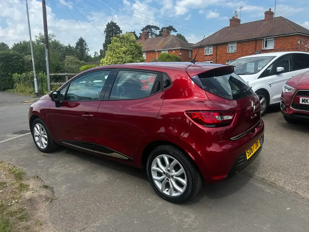 Used Renault Clio IV Dynamique 2017 Red Hatchback