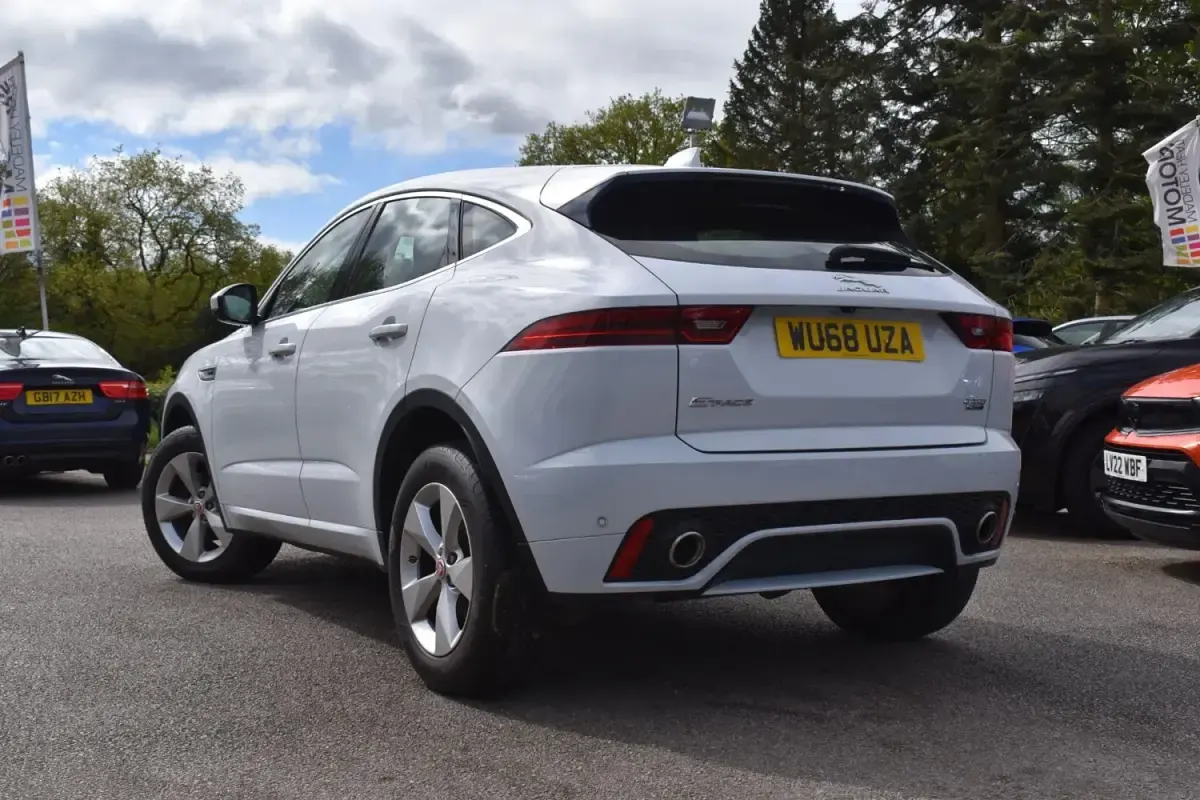 Usado Jaguar E-Pace R-Dynamic 180 HP (132 kW) 2018 Branco SUV