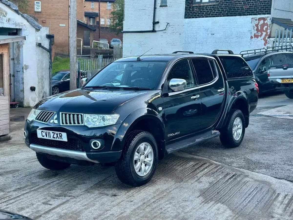 Usado Mitsubishi L200 134 HP (98 kW) 2011 Preto Pickup