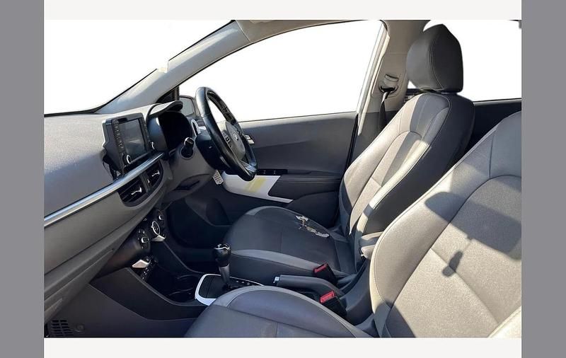 Used Kia Picanto X-Line 83 HP (61 kW) 2019 White Hatchback