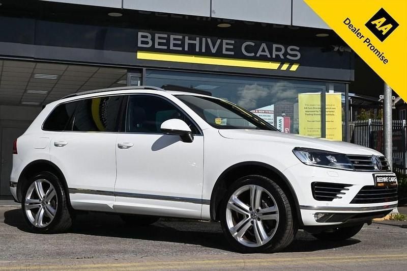 White Used 2017 VW Touareg R-line Plus SUV | £20,650 (Good price) - Image 1/4