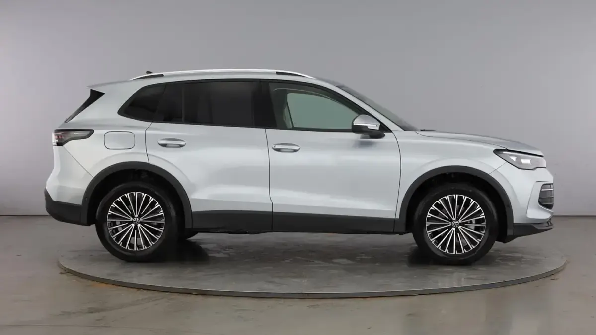 Używany VW Tiguan Match 150 KM (110 kW) 2026 Srebrny SUV