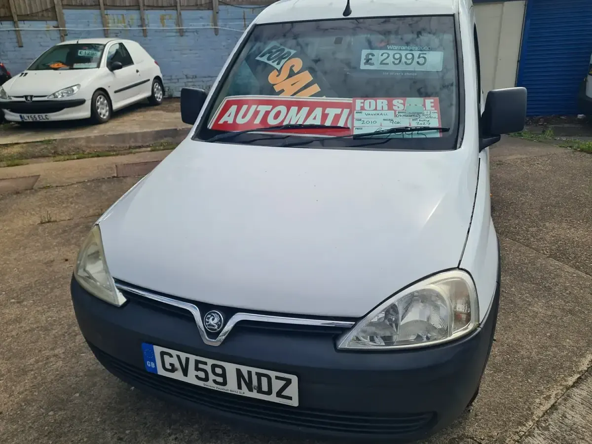 Used Vauxhall Combo 75 HP (55 kW) 2010 Multicoloured MPV