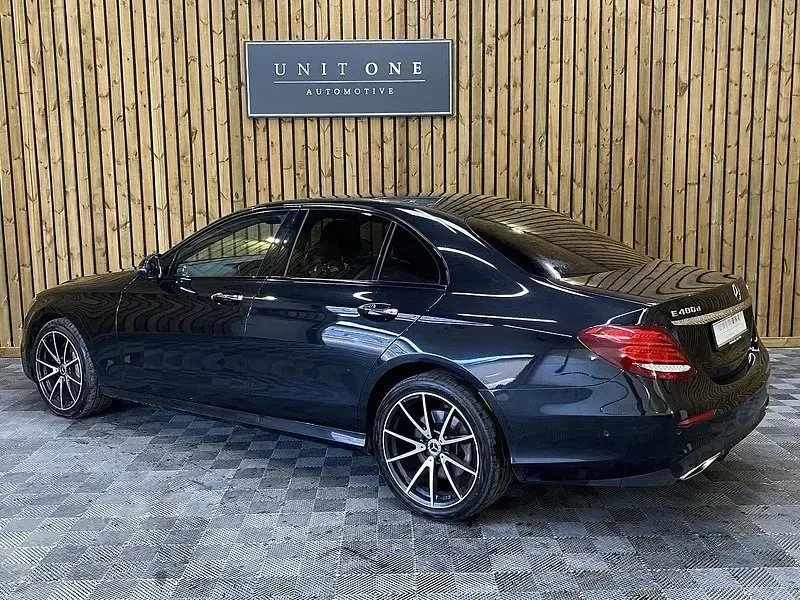 Usado Mercedes E400 AMG line 340 HP (250 kW) 2020 Preto Sedan