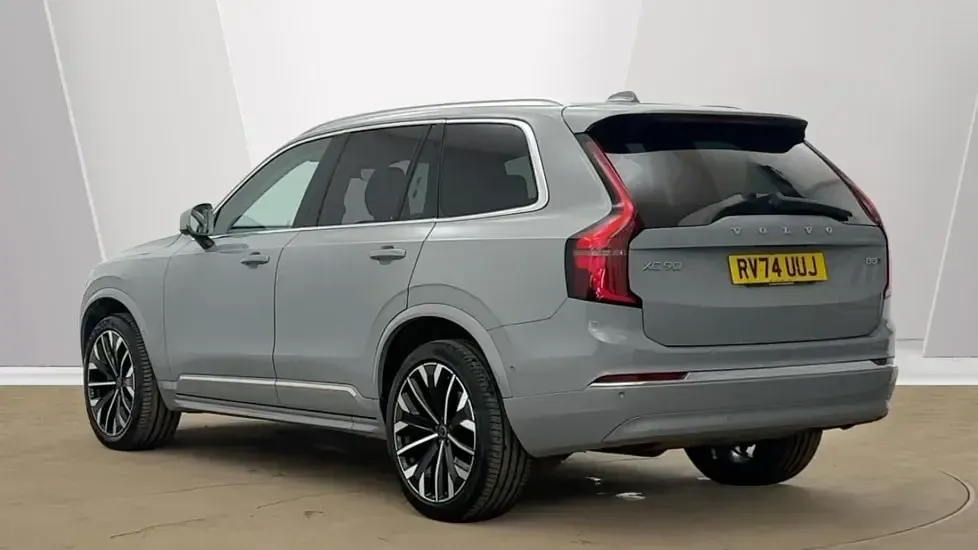 Usado Volvo XC90 Ultra 250 HP (183 kW) 2025 Cinzento SUV