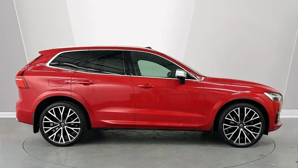 Used Volvo XC60 R-Design Pro 247 HP (181 kW) 2019 Red SUV