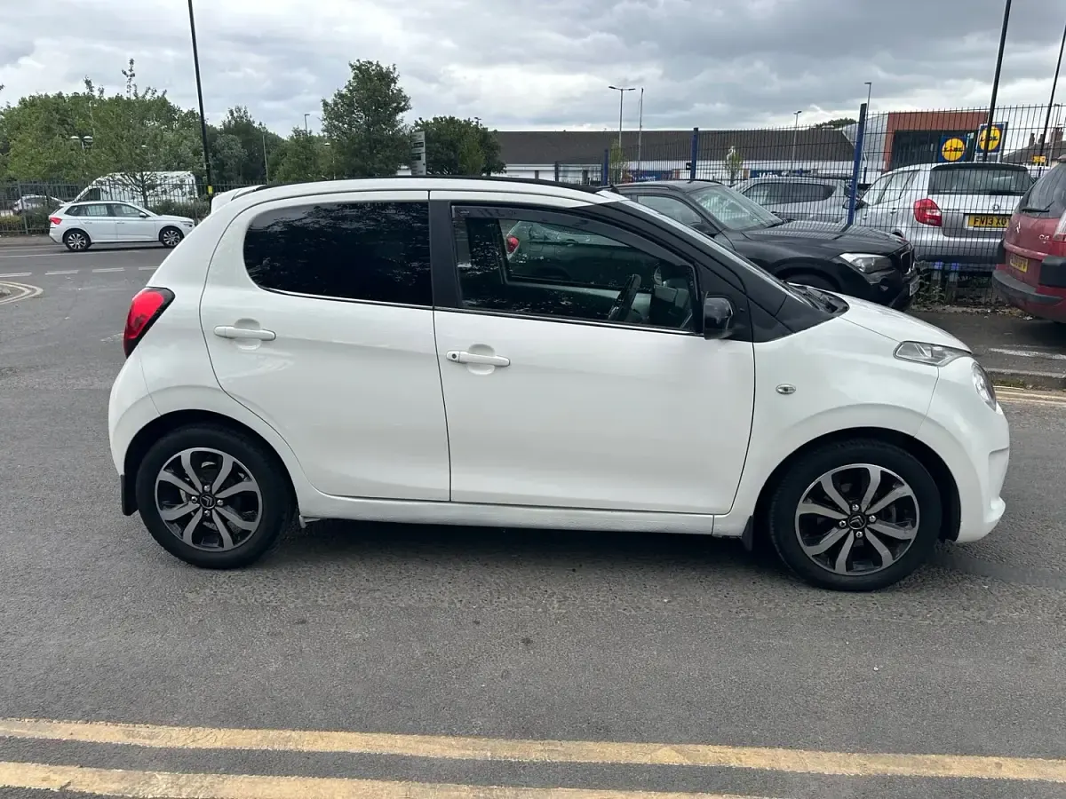 Used Citroën C1 Flair 68 HP (50 kW) 2015 White Hatchback