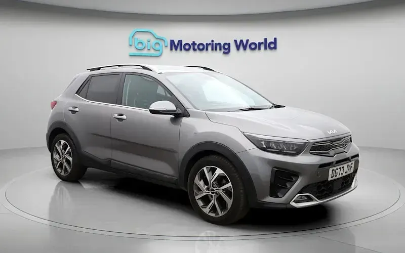 Usado Kia Stonic GT-Line 101 HP (74 kW) 2023 Cinzento SUV
